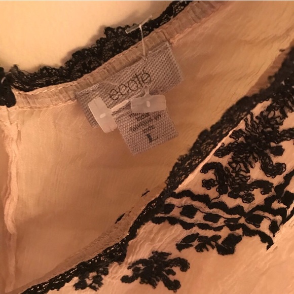 ❌sold❌UO Ecoté boho embroidered crinkle gauze top - Picture 4 of 5